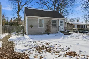 36 Woodlawn Ave, Selden, NY 11784 - Photo 9