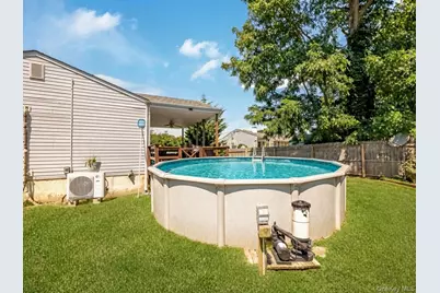 2401 Wave Avenue, Medford, NY 11763 - Photo 23