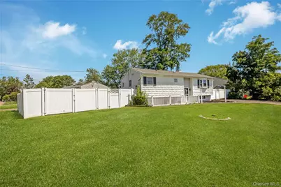 2401 Wave Avenue, Medford, NY 11763 - Photo 3