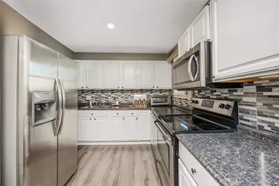 2401 Wave Avenue, Medford, NY 11763 - Photo 9