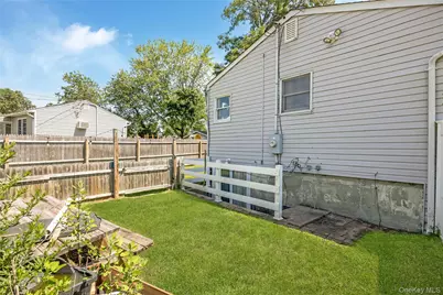 2401 Wave Avenue, Medford, NY 11763 - Photo 25