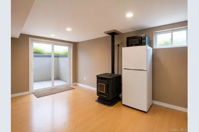 2401 Wave Avenue, Medford, NY 11763 - Photo 15