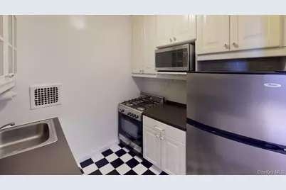 66-15 Thornton Place #6E, Rego Park, NY 11374 - Photo 7