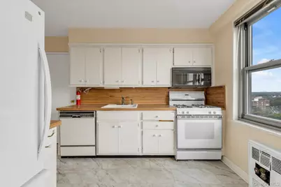 70-25 Yellowstone Boulevard #14H, Forest Hills, NY 11375 - Photo 5