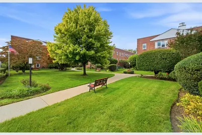 200 N Village Avenue #D7, Rockville Centre, NY 11570 - Photo 19