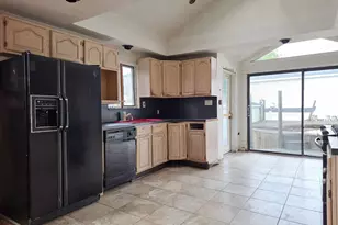 26 Gordon Pl, Freeport, NY 11520 - Photo 9