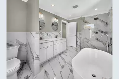5 Elm Avenue, Floral Park, NY 11001 - Photo 17