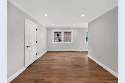 5 Elm Avenue, Floral Park, NY 11001 - Photo 23