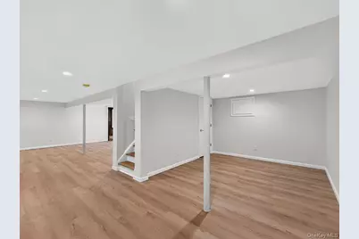 5 Elm Avenue, Floral Park, NY 11001 - Photo 35