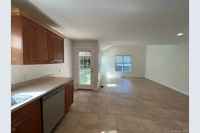 45 Avenue A #A, Port Washington, NY 11050 - Photo 11