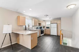3002 Willow Pond Dr, Riverhead, NY 11901 - Photo 9