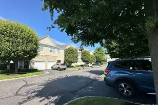 35 Sugar Pine Ln, Bay Shore, NY 11706 - Photo 3