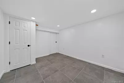 28 Roslyn Avenue, Selden, NY 11784 - Photo 23