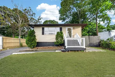 28 Roslyn Avenue, Selden, NY 11784 - Photo 1