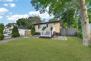 28 Roslyn Ave, Selden, NY 11784 - Photo 3