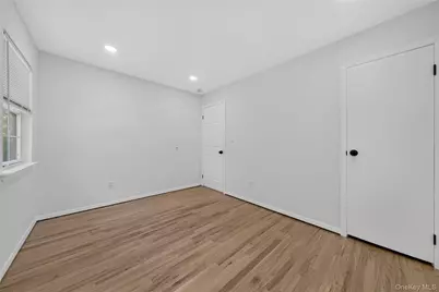 28 Roslyn Avenue, Selden, NY 11784 - Photo 11