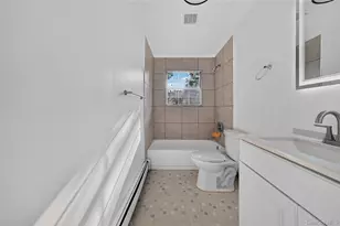 28 Roslyn Ave, Selden, NY 11784 - Photo 17
