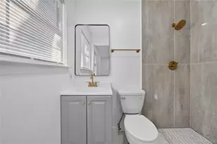 28 Roslyn Ave, Selden, NY 11784 - Photo 15