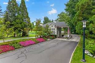 40 Bristol Dr, Manhasset, NY 11030 - Photo 39