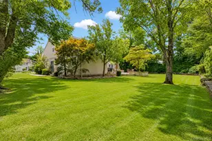 40 Bristol Dr, Manhasset, NY 11030 - Photo 31