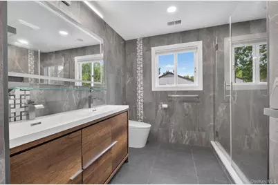 40 Bristol Drive, Manhasset, NY 11030 - Photo 17