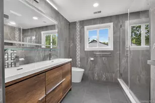 40 Bristol Dr, Manhasset, NY 11030 - Photo 17