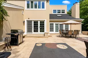 40 Bristol Dr, Manhasset, NY 11030 - Photo 27