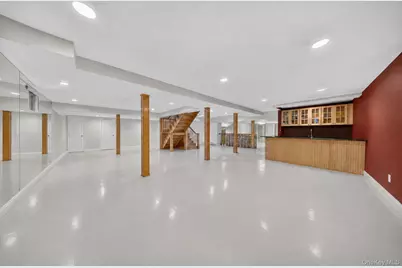 40 Bristol Drive, Manhasset, NY 11030 - Photo 19