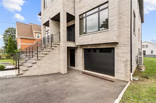 230 Trenchard St, Yonkers, NY 10704 - Photo 47