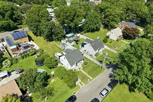 29 Sherwood Dr, Mastic Beach, NY 11951 - Photo 33