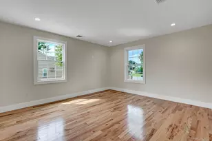 25 Sunnybrook Dr E, Oceanside, NY 11572 - Photo 11