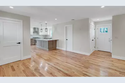 25 Sunnybrook Drive E #1, Oceanside, NY 11572 - Photo 3