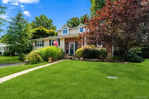 27 Delaware Ave, Jericho, NY 11753 - Photo 3