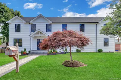 25 Sunnybrook Drive E #2, Oceanside, NY 11572 - Photo 1