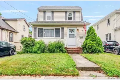 22 Pansy Avenue, Floral Park, NY 11001 - Photo 1