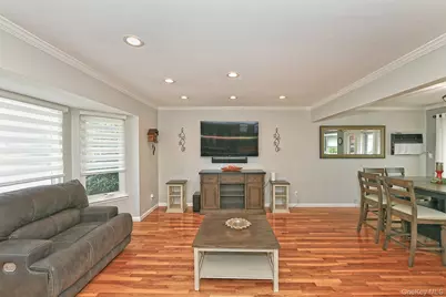 4039 Hahn Avenue, Bethpage, NY 11714 - Photo 7