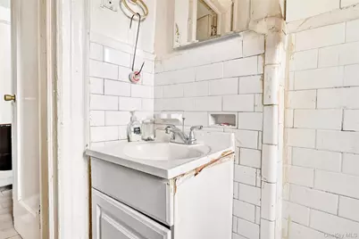 759 E 221st Street, Bronx, NY 10467 - Photo 17
