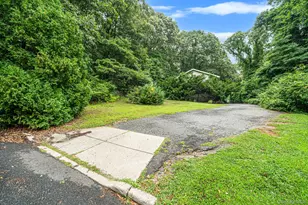 107 W Farm Dr, Melville, NY 11747 - Photo 23