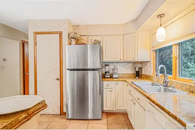 107 W Farm Drive, Melville, NY 11747 - Photo 11