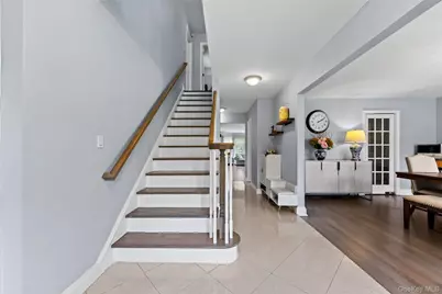 14 Mackay Way, Roslyn, NY 11576 - Photo 3