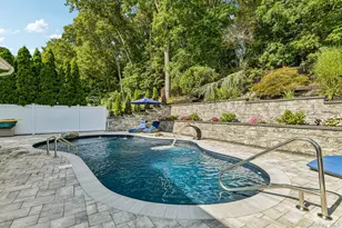 59 Derby Pl, Smithtown, NY 11787 - Photo 33