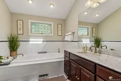59 Derby Place, Smithtown, NY 11787 - Photo 13
