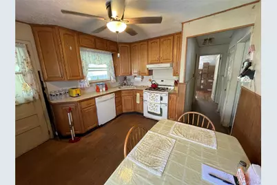 16 Heathcote Road, Lindenhurst, NY 11757 - Photo 5