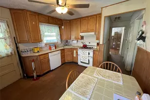16 Heathcote Rd, Lindenhurst, NY 11757 - Photo 5