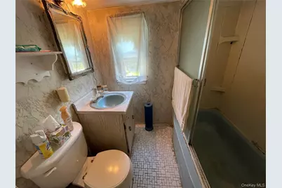 16 Heathcote Road, Lindenhurst, NY 11757 - Photo 13