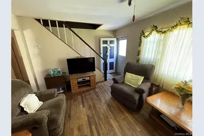 16 Heathcote Road, Lindenhurst, NY 11757 - Photo 3
