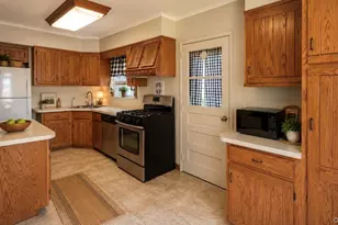 3995 New Rd, Seaford, NY 11783 - Photo 9