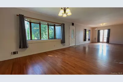 3995 New Road, Seaford, NY 11783 - Photo 5
