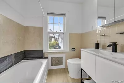 25 N 12th Street, New Hyde Park, NY 11040 - Photo 11