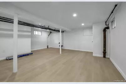 25 N 12th Street, New Hyde Park, NY 11040 - Photo 17